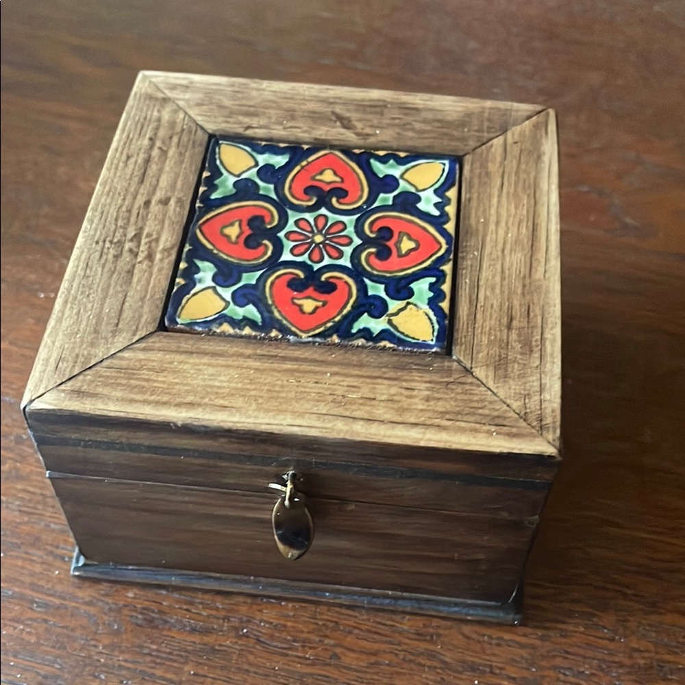 El Viejo Arte Handcrafted‎ Wooden Box with Colorful Tile Inlay